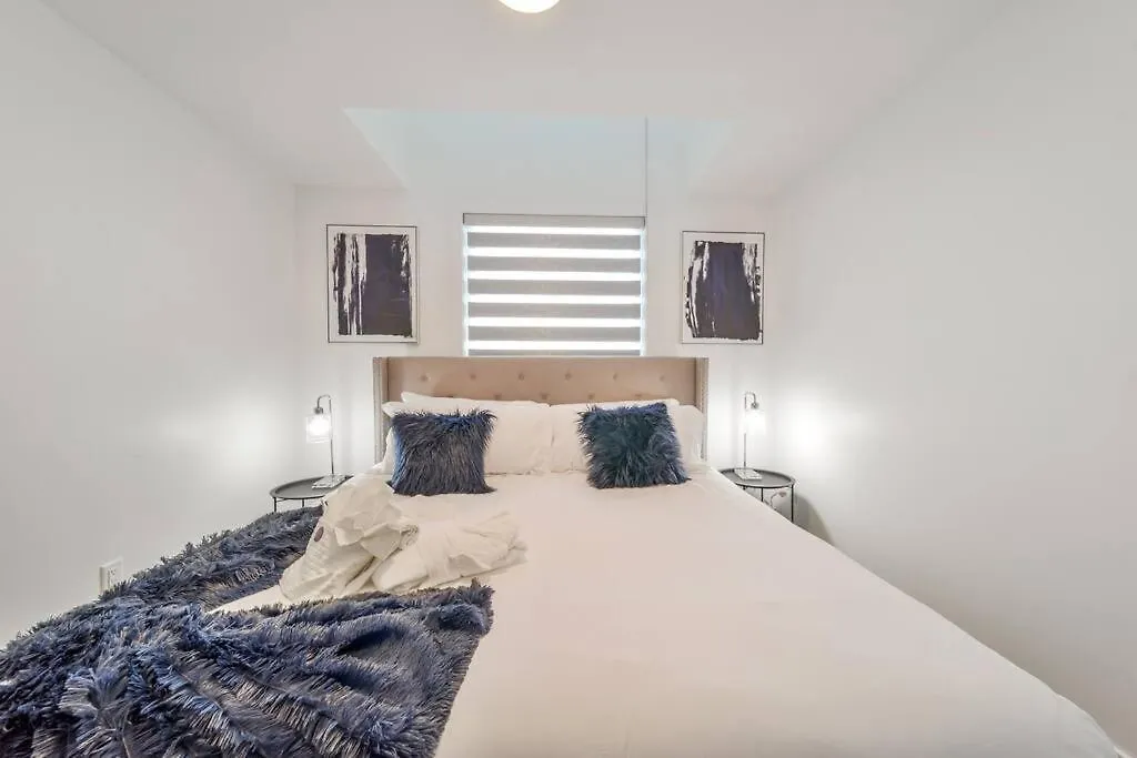 에드먼턴 Royal Blue Wild Oasis Corner Pnhse Kingbed U/G Wi-Fi 아파트